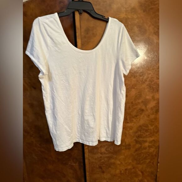 White basic tee - Picture 1 of 5